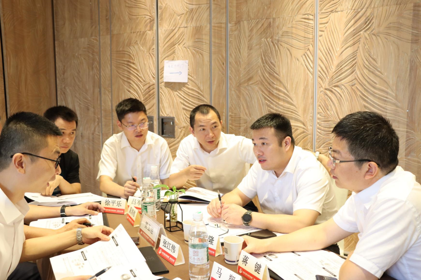 2021年6月25日-26日，二建组织开展了2021年中高层主管执行力培训。本次培训特邀清华、北大、上海交大总裁班讲师，中国企业家协会特聘高级讲师许晋老师进行授课。